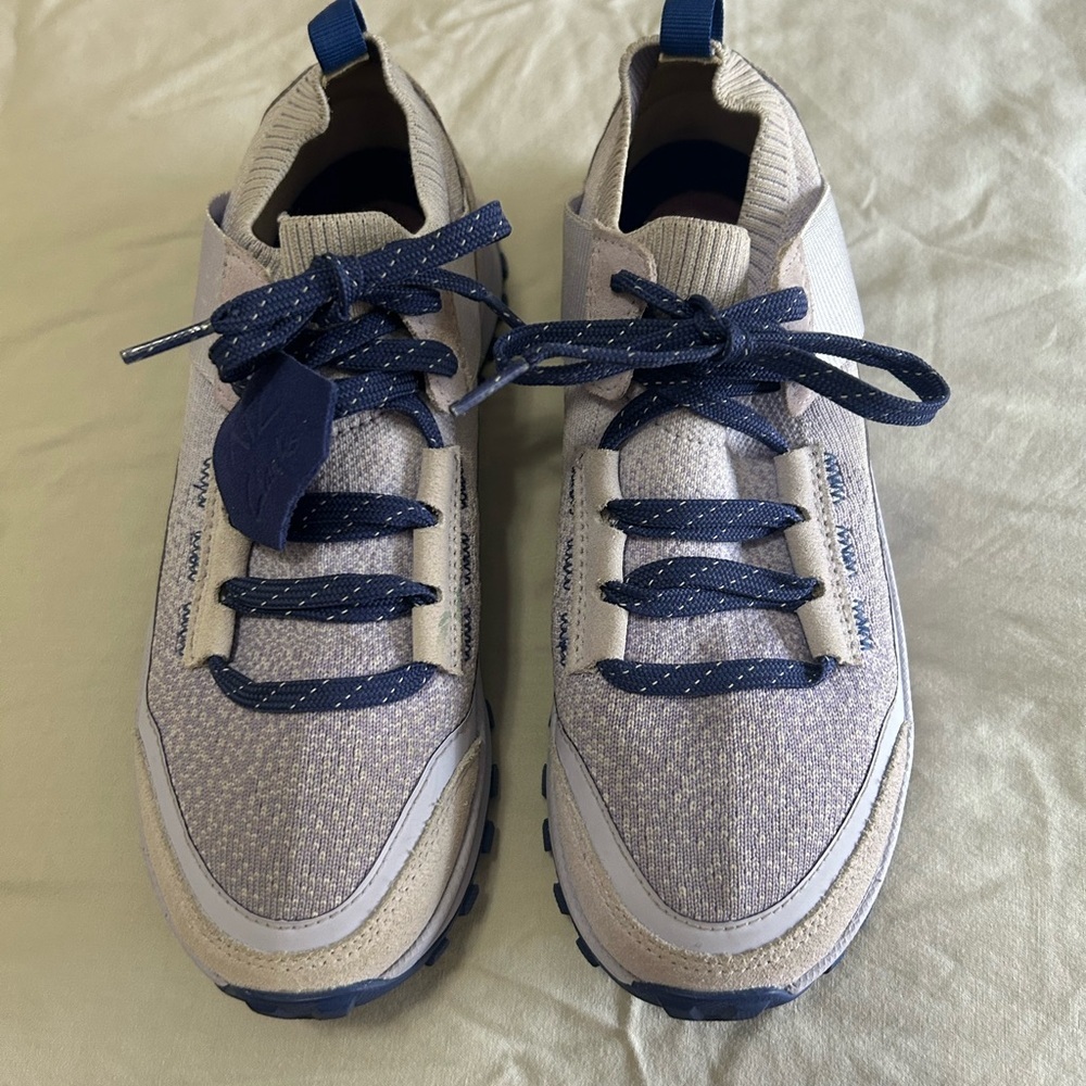 Clarks women’s all-terrain leisure sneakers waterproof size 6.5
